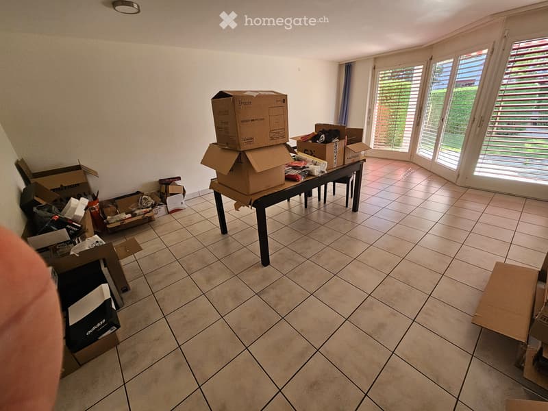 EG Wohnung mit Garten und einige Garage. (2)