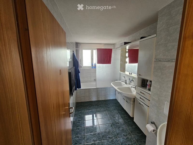 EG Wohnung mit Garten und einige Garage. (4)