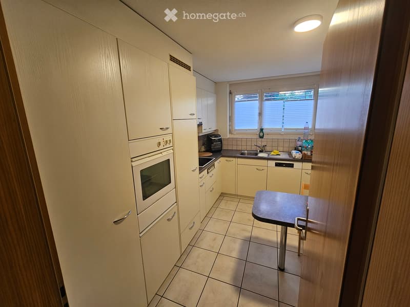 EG Wohnung mit Garten und einige Garage. (3)