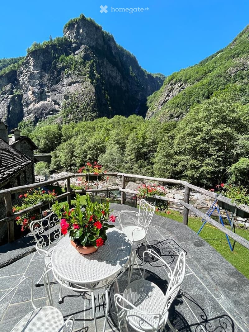 Bel rustico in riva al fiume a San Carlo, Valle Bavona (1)