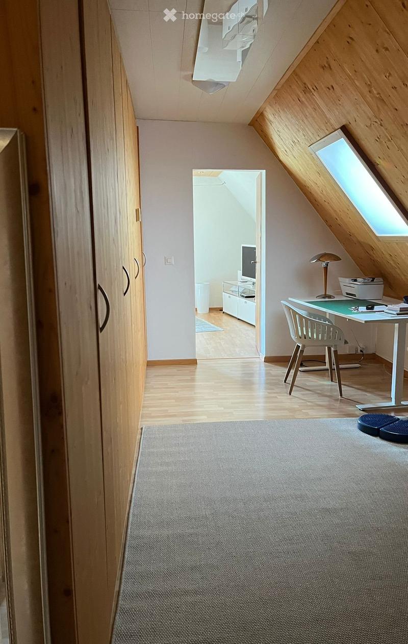 Grosszügige 2.5 Zimmer Dachwohnung auf dem Land (4)