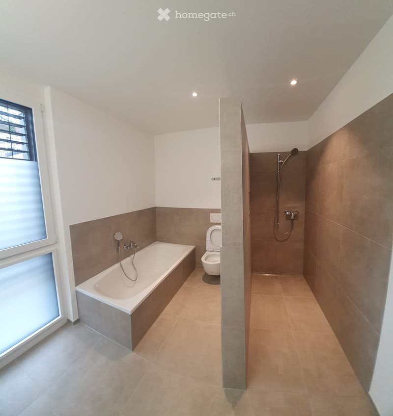 Grosszügige 4.5 Zimmer WHG mit grossem Balkon und Aussicht (3)