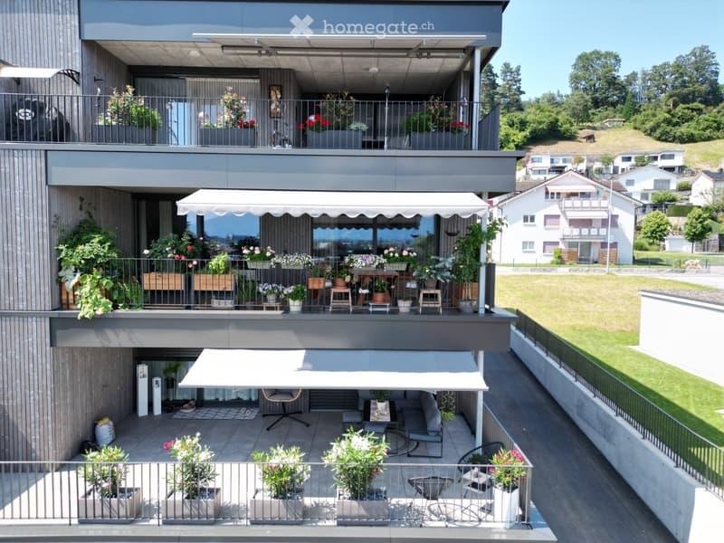 Grosszügige 4.5 Zimmer WHG mit grossem Balkon und Aussicht (1)