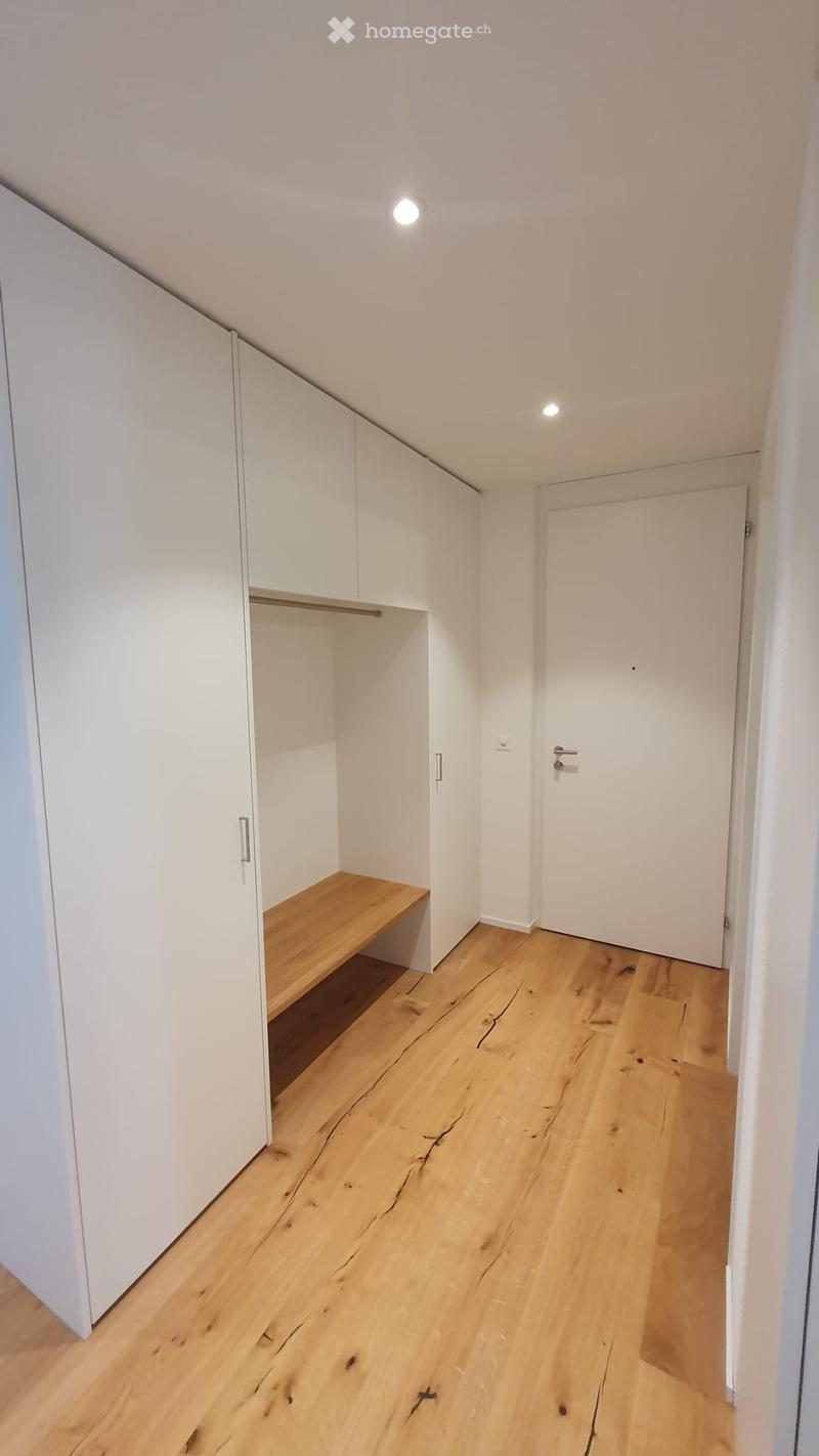 Grosszügige 4.5 Zimmer WHG mit grossem Balkon und Aussicht (4)