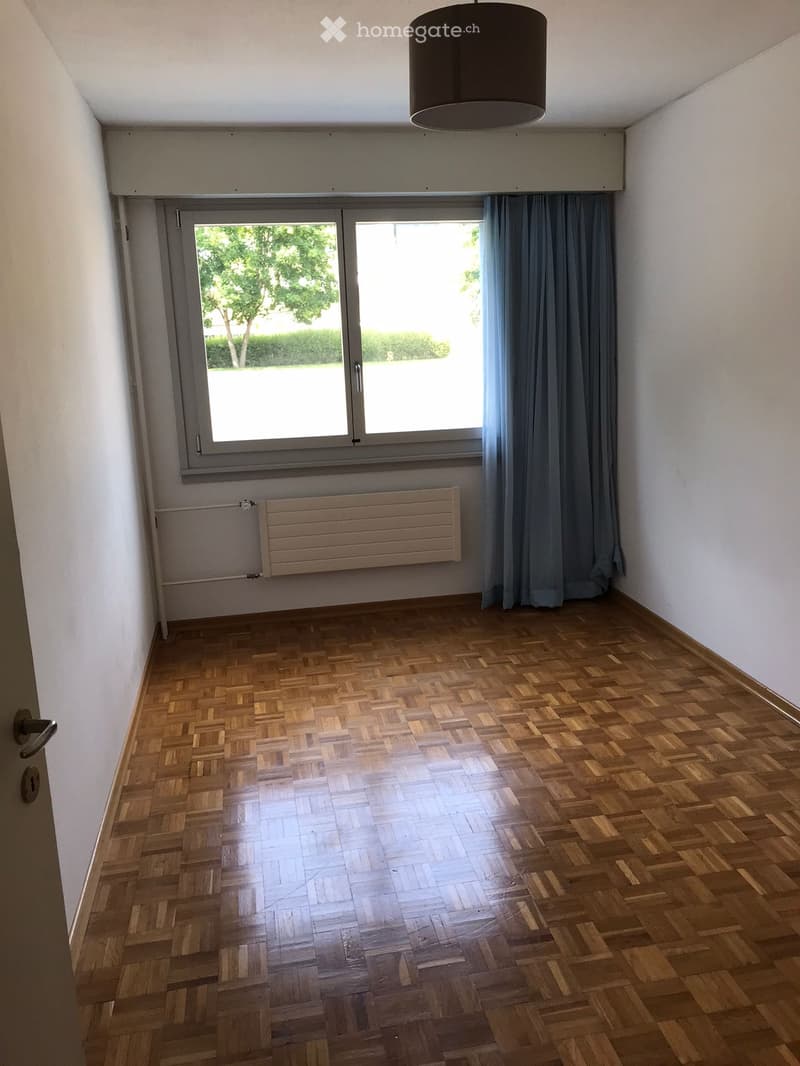 Helles WG-Zimmer in ruhiger Lage in Volketswil (1)