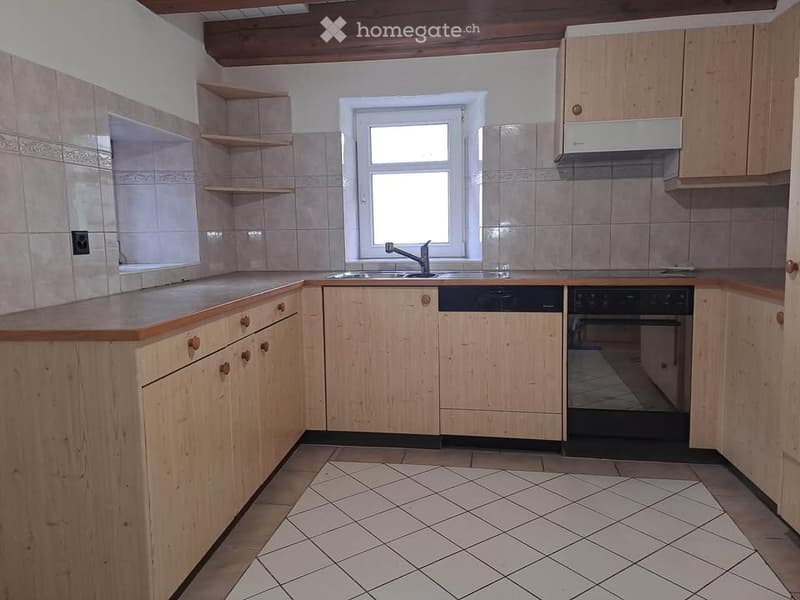 Charmante 4.5 Zimmer Maisonette mit Garten und viel Charme (2)