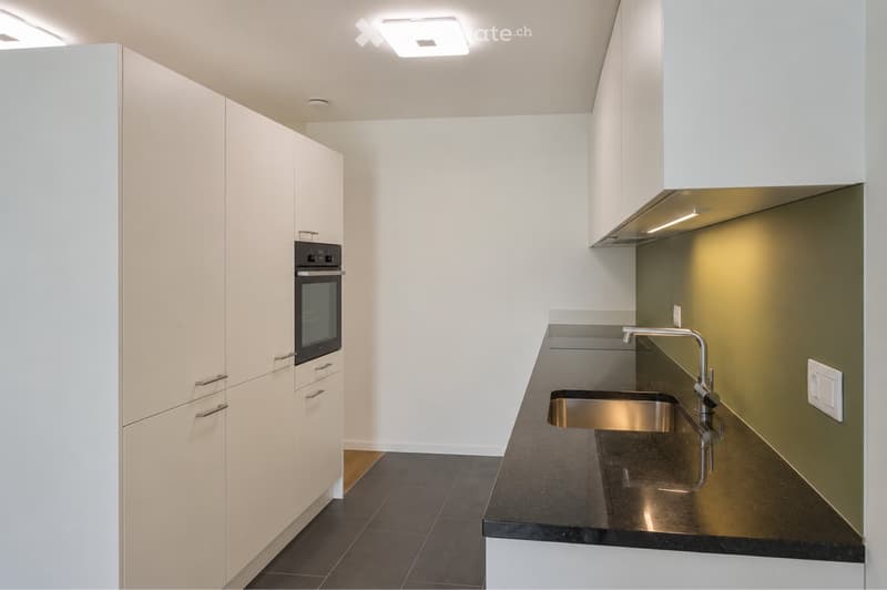 Zentrale moderne Wohnung in Suhr (2)
