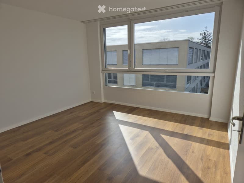 Nachmieter/in: Helle 3.5-Zimmer-Wohnung mit Loggia (4)