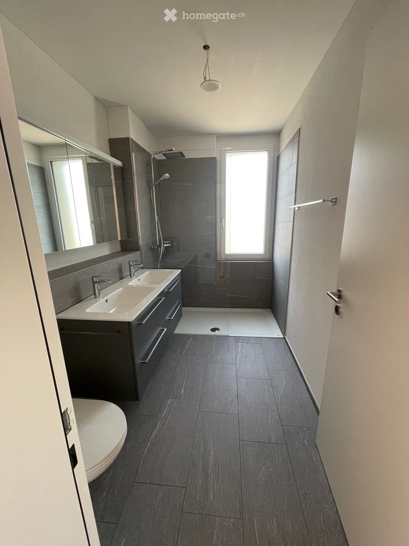 Schöne helle 4 1/2 Zimmer Wohnung (5)