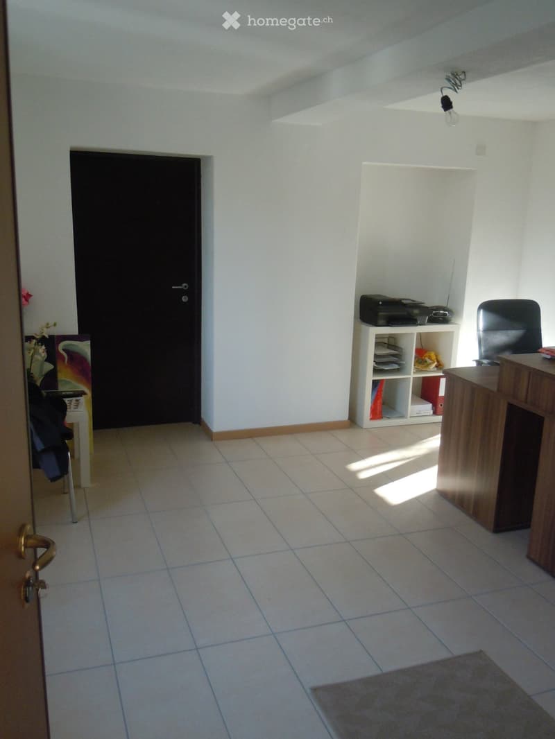 Affittasi locali ad uso ufficio, studio, atelier, archivio (2)