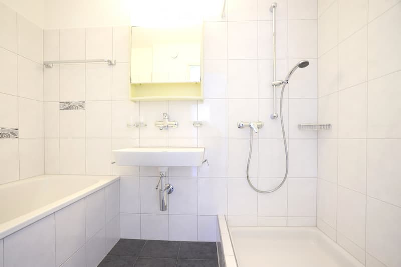 Lichtdurchflutete 4.5 Zimmer Familienwohnung an ruhiger Lage (2)