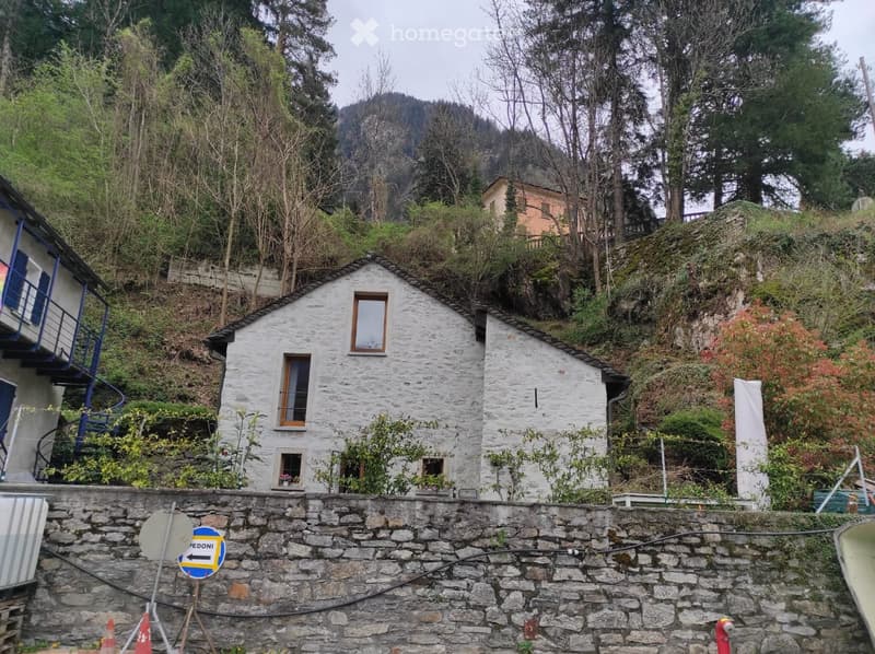 Casa di 2.5 locali con giardino e posteggio (1)