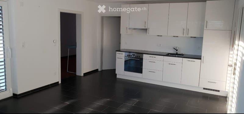 Schöne und helle 2 Zimmer-Parterre-Wohnung auf dem Land (2)