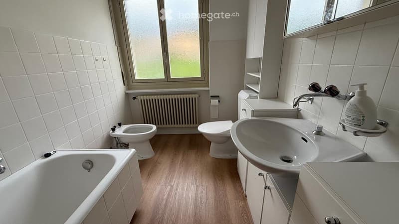 Affittasi ampia stanza ammobiliata con balcone  Besazio (3)