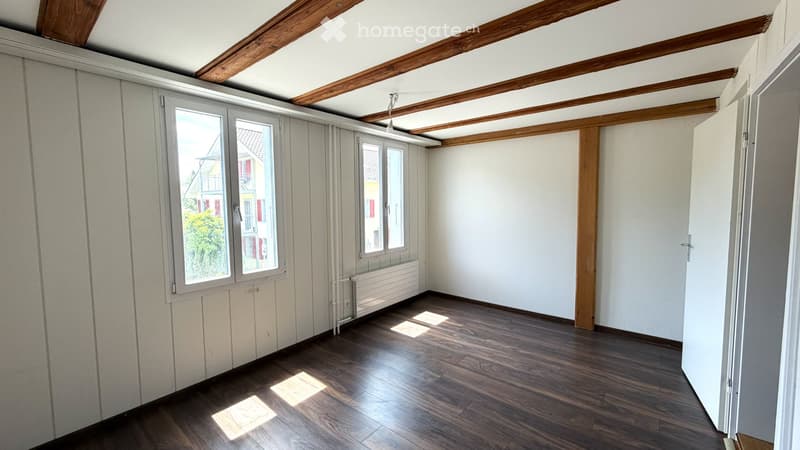 Sonnige Terrasse mit Wiese + grosszügige 3.5 Zimmer Wohnung (5)