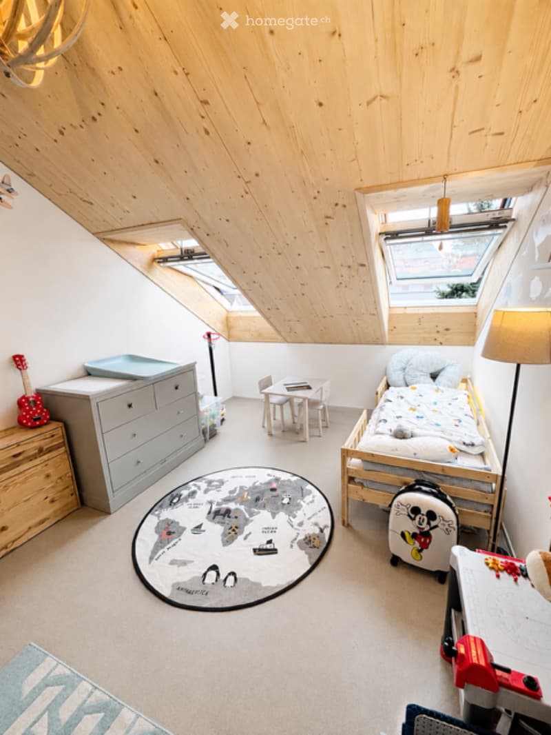 Moderne 4.5-Zimmer-Dachwohnung mit Weitblick (2)