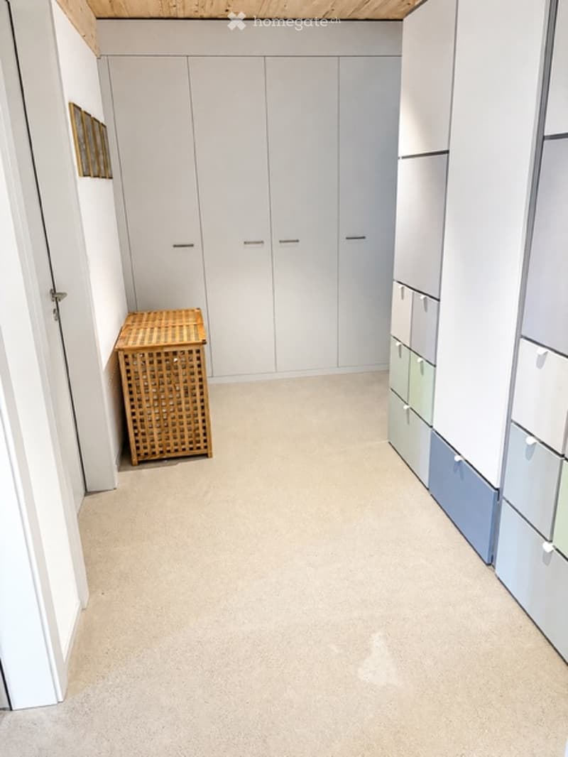 Moderne 4.5-Zimmer-Dachwohnung mit Weitblick (10)
