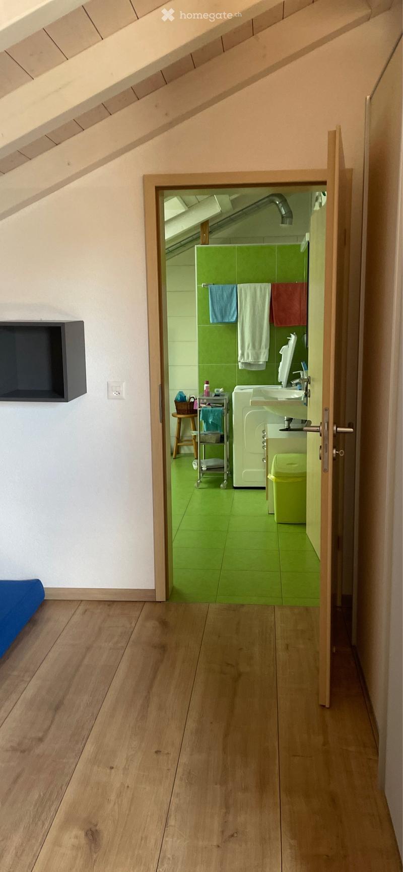 Teilmöbliertes Studio (3)