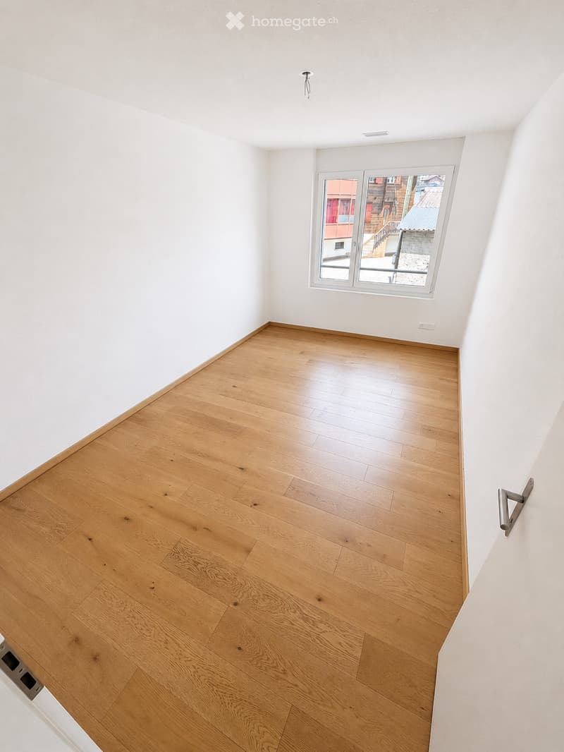 Grosszügige 5.5-Zi Wohnung frisch gestrichen & neue Geräte (4)