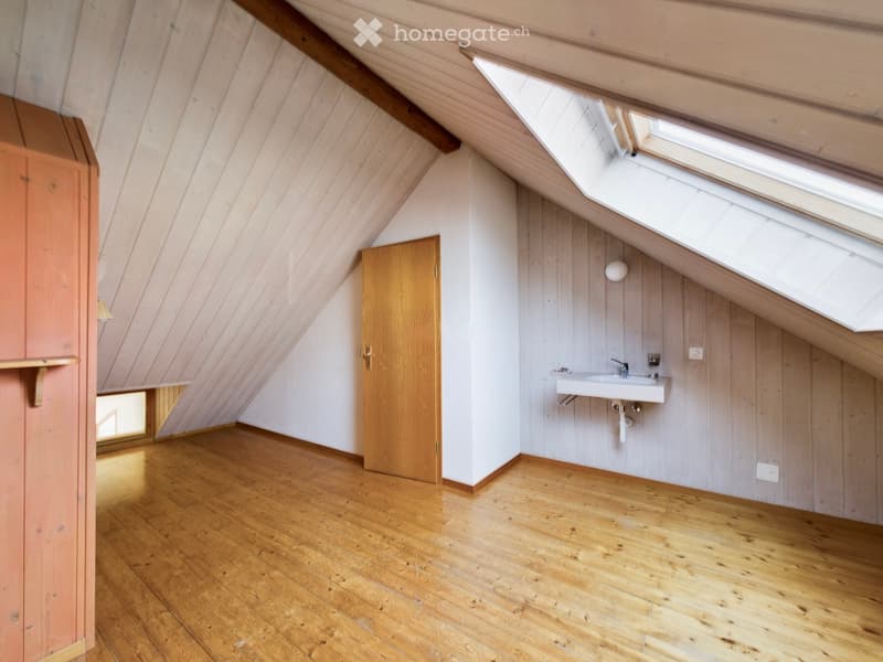 Einmalig schöne und helle Dachwohnung im Bauernhaus (4)