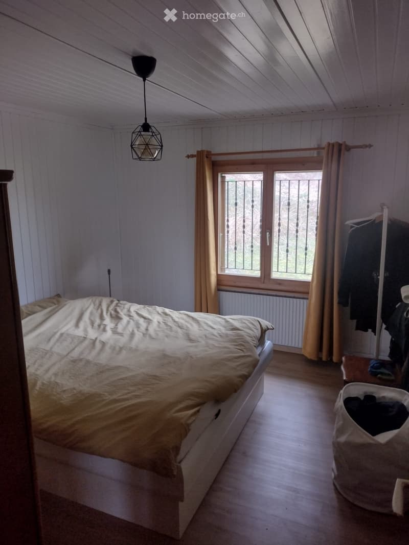 Möbliertes 3.5-Zimmer-Chalet auf Zeit in Tentlingen (3)