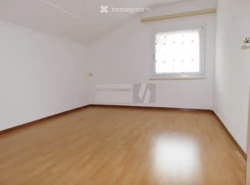 Gemütliche 3.5 Zimmer Wohnung plus 2 Reduits in top Lage (5)