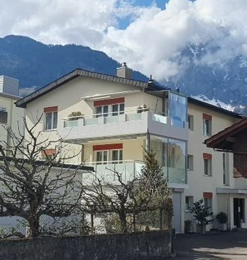 helle 3.5 Zimmerwohnung in 3-Familienhaus (1)