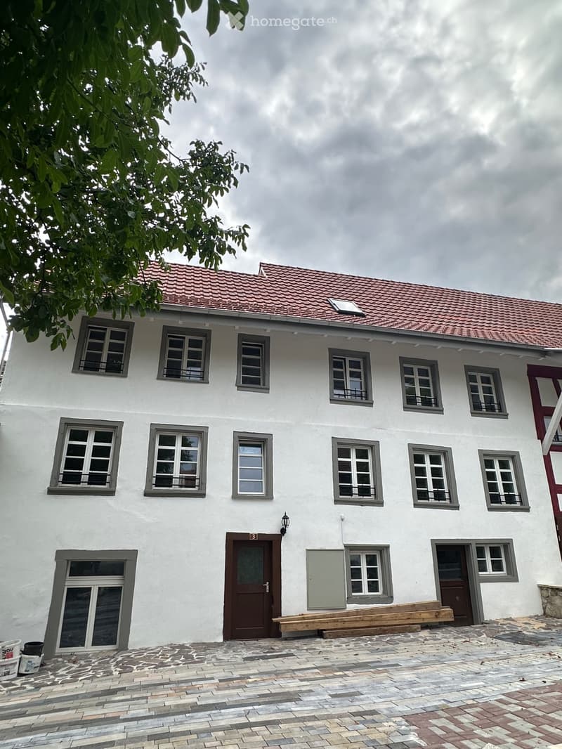 Zu vermieten 2fmh Teil mit Vorplatz (1)
