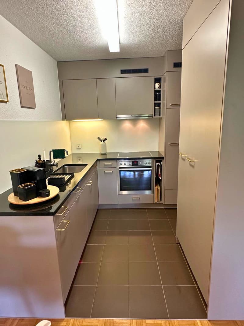 Charmante 2.5-Zimmer-Wohnung mit Balkon, in zentraler Lage (2)