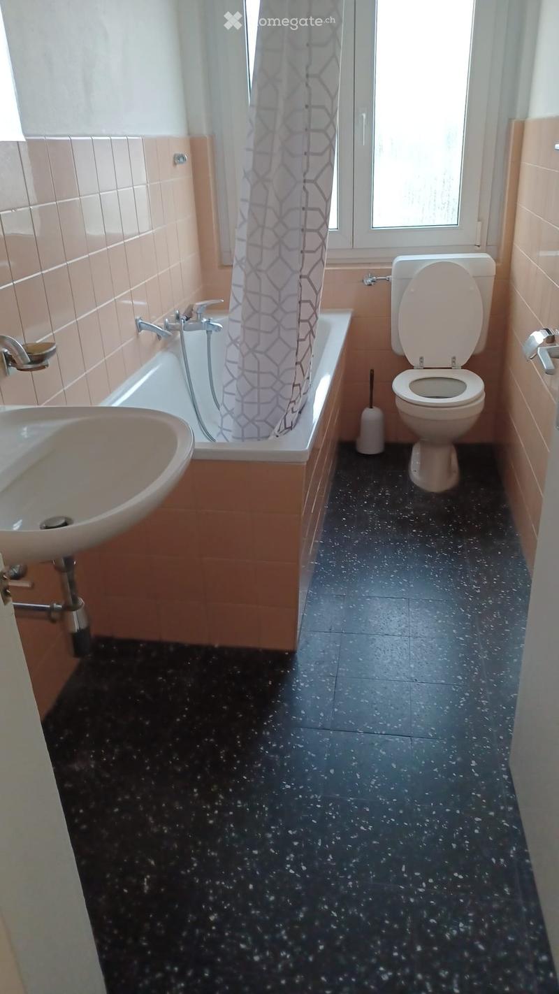 3.5 locali / 3 piano - via Golf 47 a Caslano (2)
