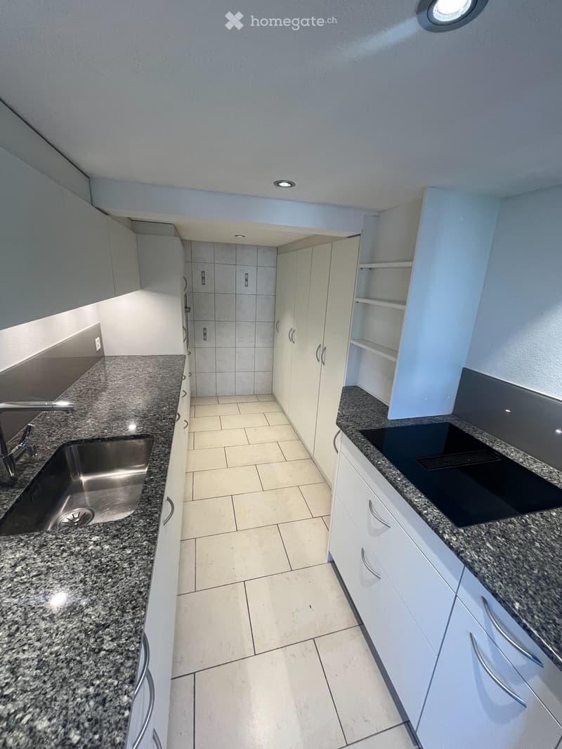 WG-Zimmer in gepflegtem 5-Zimmer-Haus mit Garten (2)