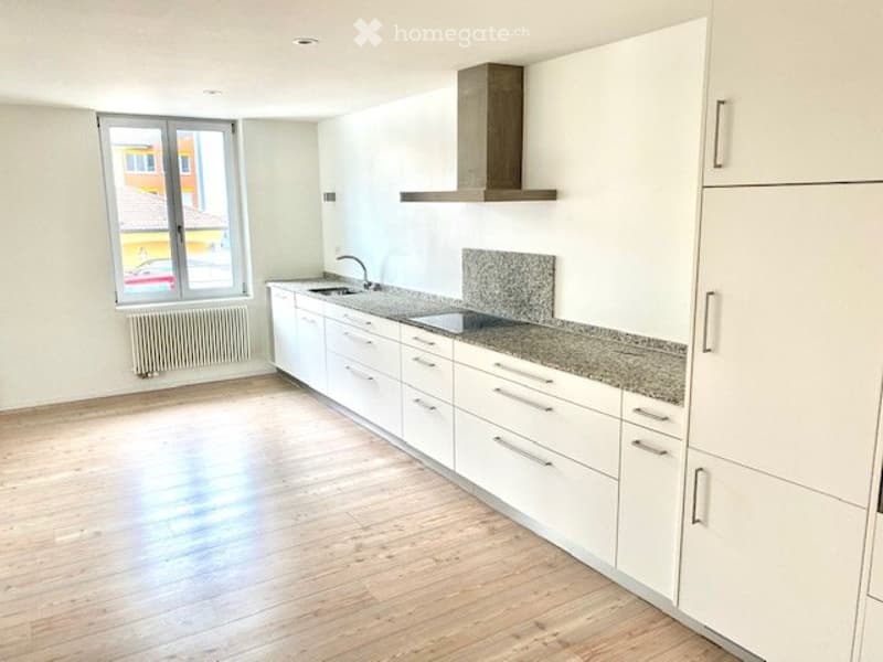 Vermiete grosse 4,5 Zimmer Wohnung mit Gartensitzplatz (3)