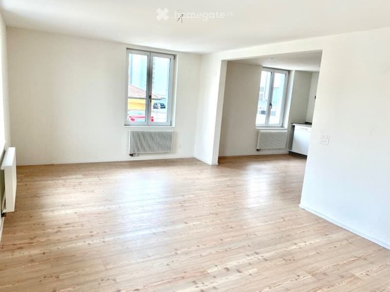 Vermiete grosse 4,5 Zimmer Wohnung mit Gartensitzplatz (4)