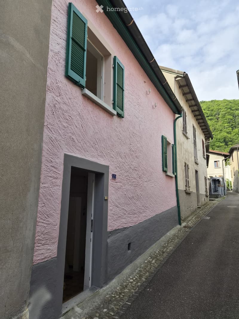 Affittasi nel nucleo di Gorduno casa luminosa di 5 locali. (2)