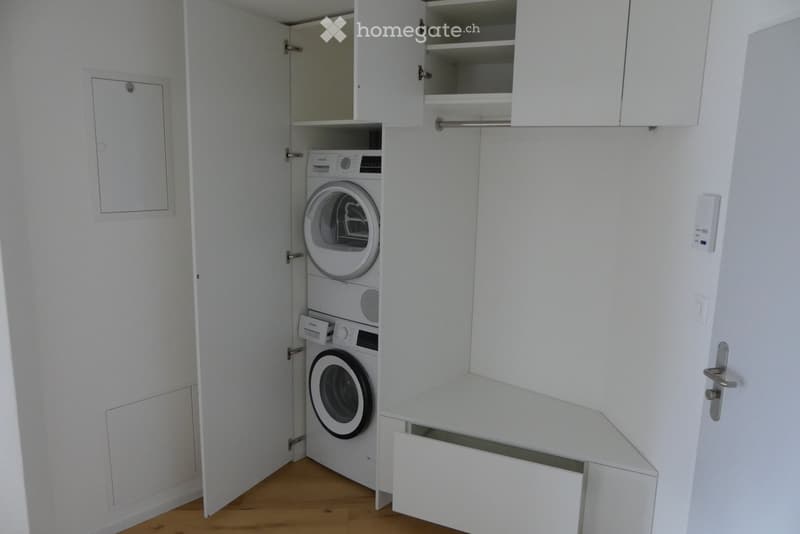 Moderne 2.5-Zimmer-Wohnung mit Bergblick in Haag (2)