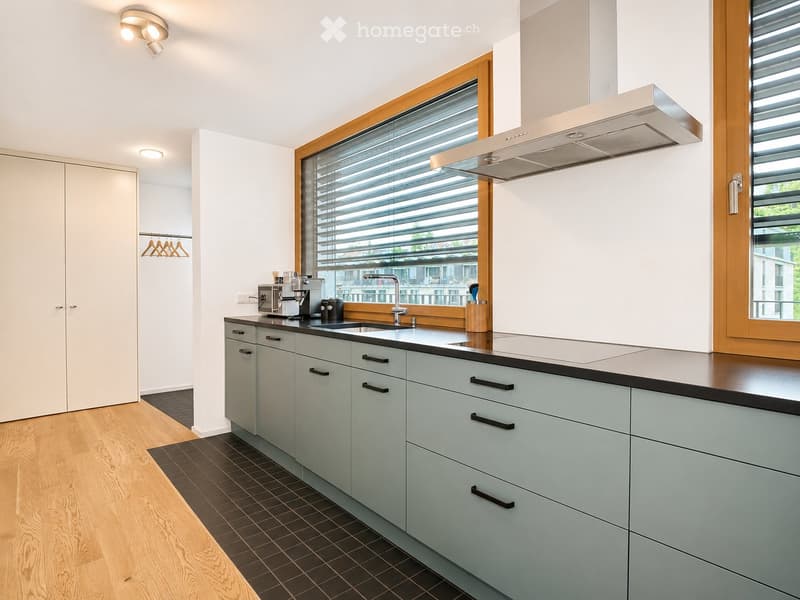 Befristet, möbliert: Moderne 4.5-Zimmer-Wohnung mit Seesicht (4)