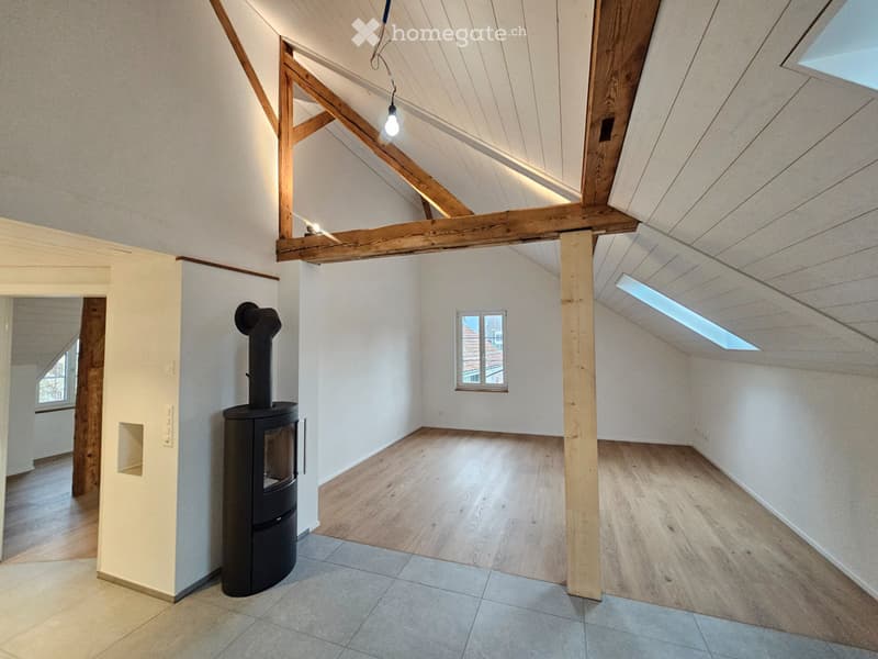 Charmante 2.5-Zimmer-Dachwohnung in Belp (2)