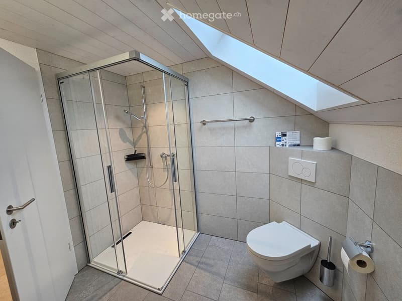 Charmante 2.5-Zimmer-Dachwohnung in Belp (3)
