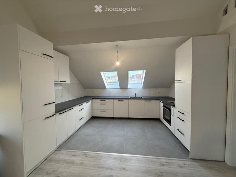 4.5-Zimmer-Attikawohnung mit Gartenplatz & Swimmingpool (3)