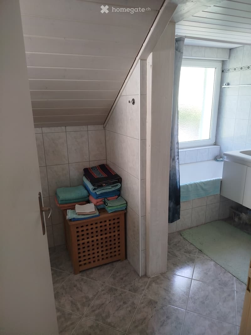Ein Zimmer in kleinem Häuschen (2)