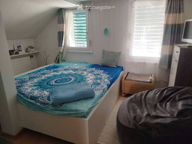 Ein Zimmer in kleinem Häuschen (1)