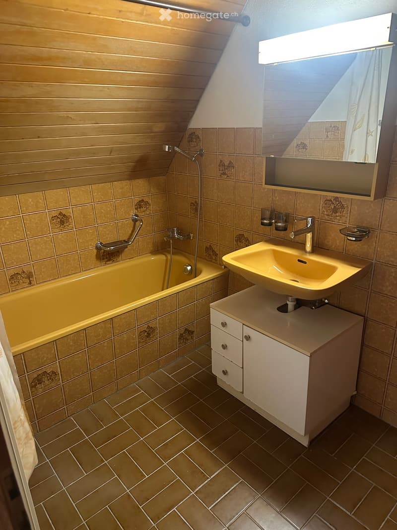 1,5 Zimmer Altbauwohnung DG in Koppigen BE (3)