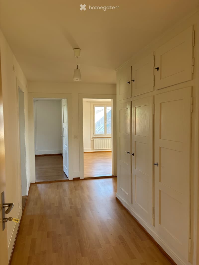 Schöne Altbau 4.5 Zimmerwohnung zu vermieten . (5)