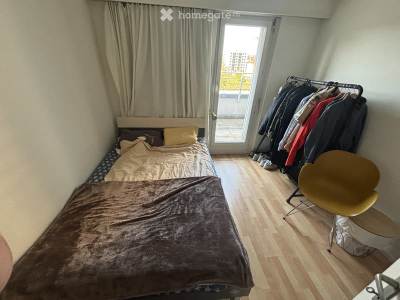 Möbliertes WG-Zimmer mit Balkon in Pratteln (1)