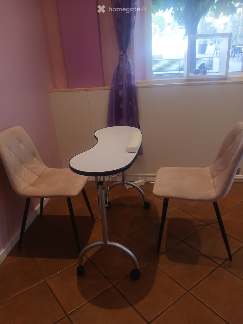 AFFITTASI POSTAZIONE UNGHIE IN BEAUTY CENTER FAMOSISSIMO (3)