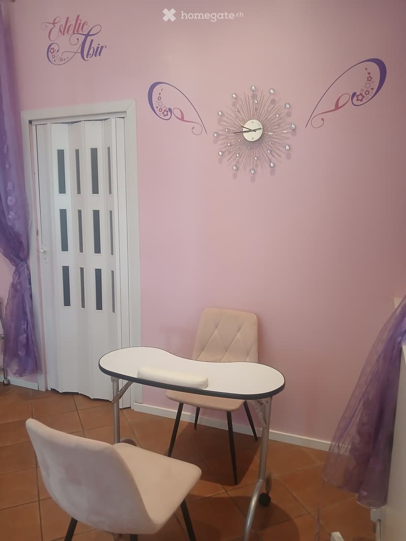 AFFITTASI POSTAZIONE UNGHIE IN BEAUTY CENTER FAMOSISSIMO (5)