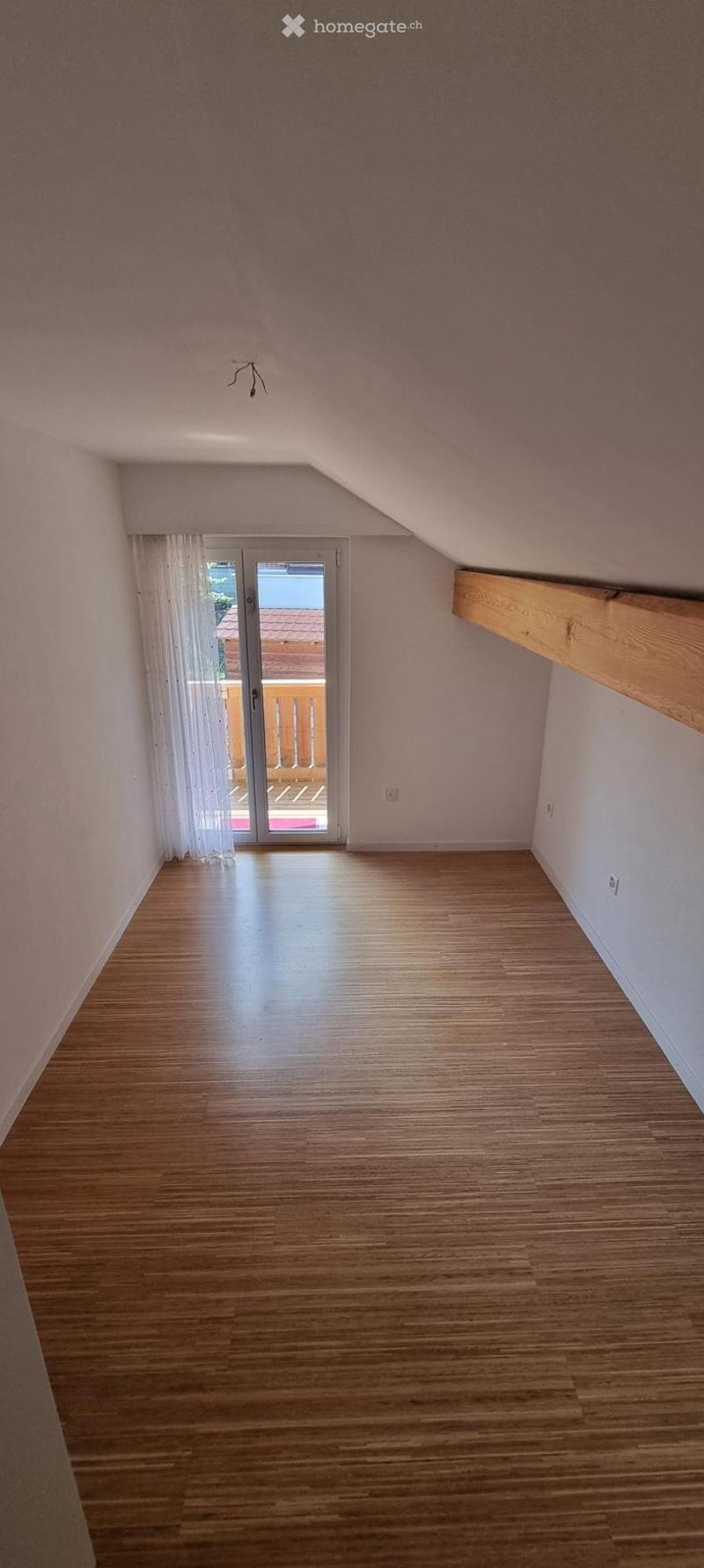 3.5 Zimmer-Dachwohnung mit wunderschöner Aussicht (5)