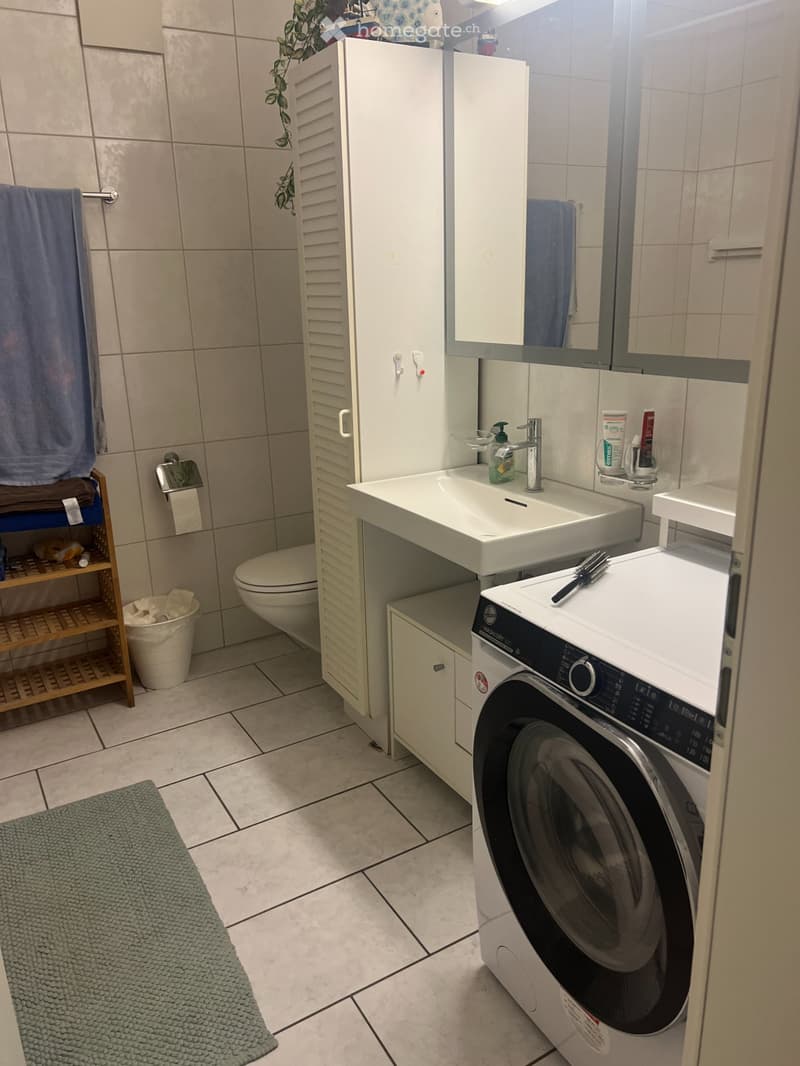 Möbliertes Zimmer mit grossem Bad (2)