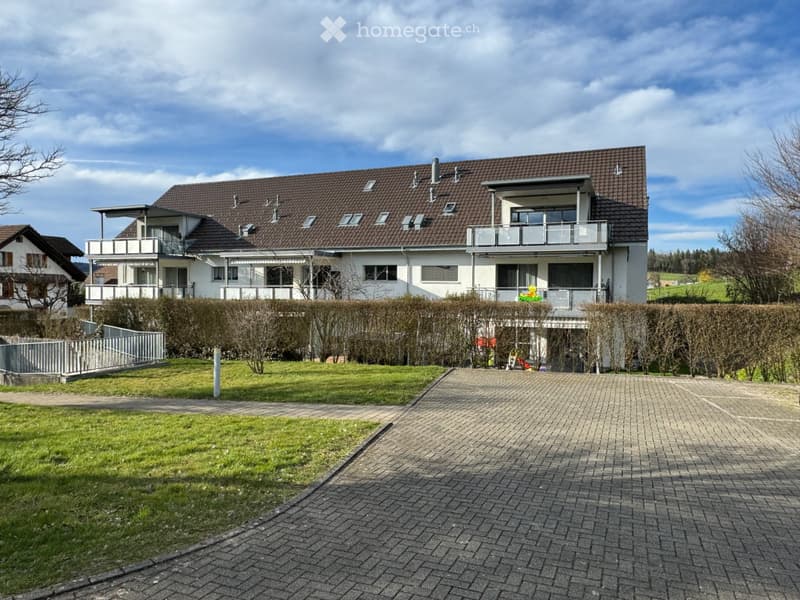 Top 3,5-Zimmer-Wohnung im Eigentumsstandard zu vermieten (3)