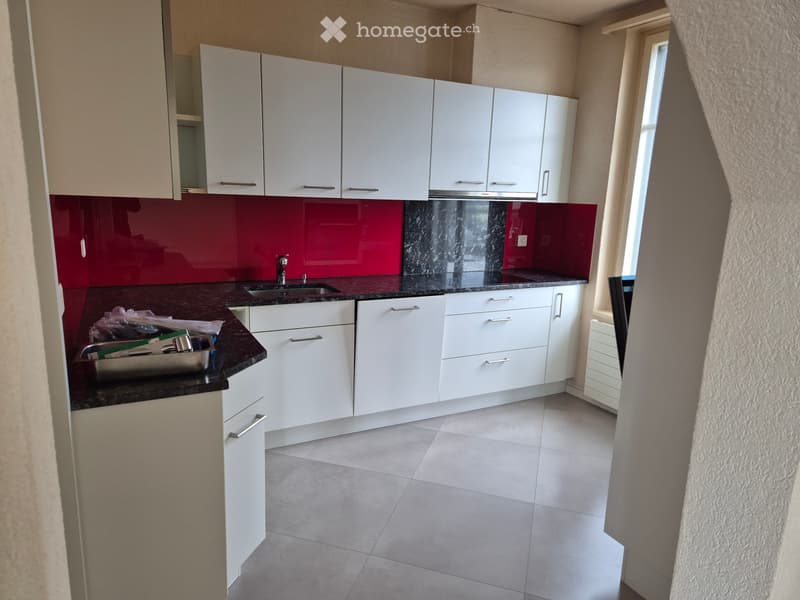 Helle teilmöblierte 3.5-Zimmer-Wohnung mit Balkon (3)